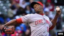 Uno de los 10 peloteros cubanos incluidos en el reportaje gráfico es el pitcher Aroldis Chapman